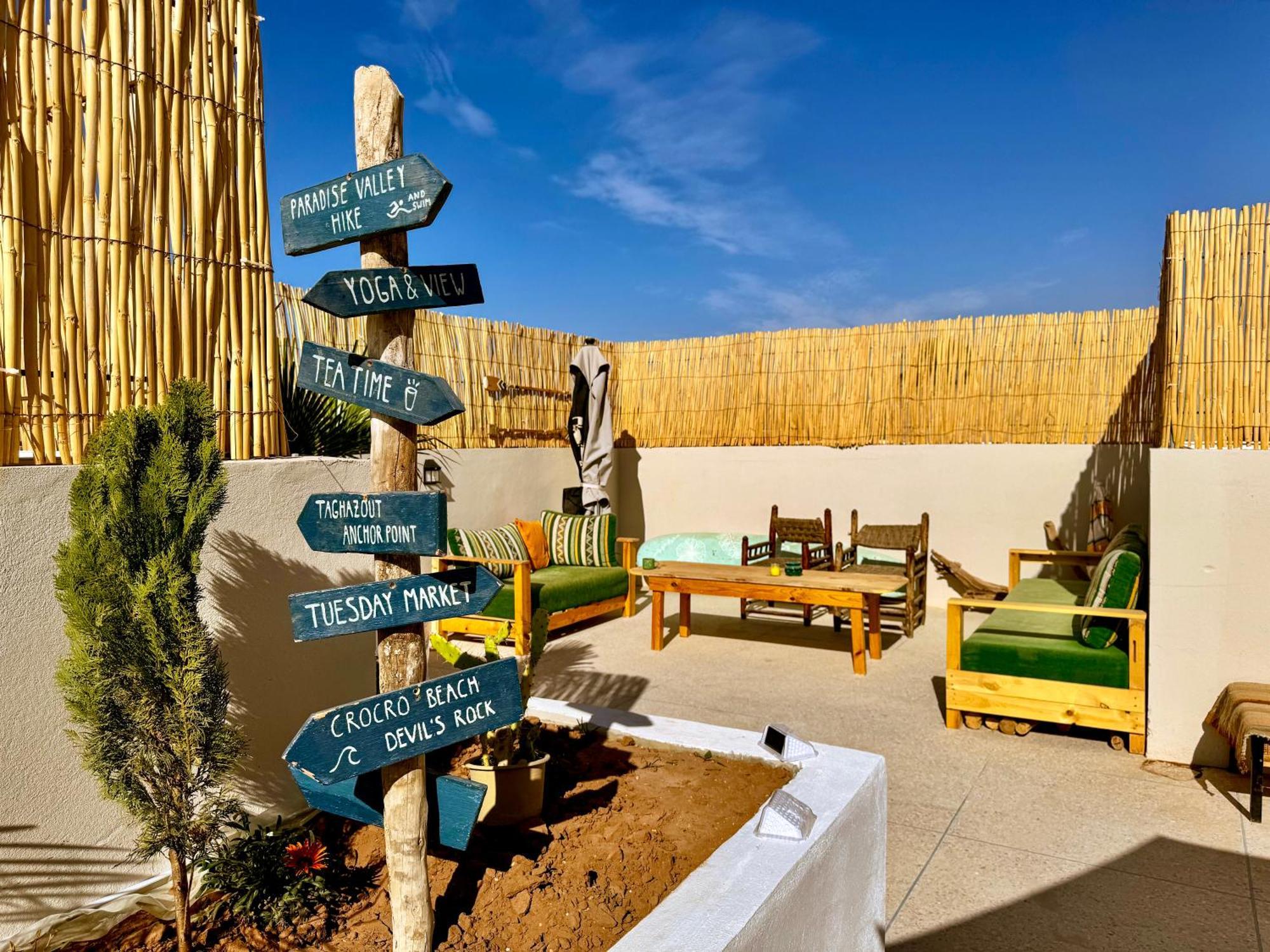 Ocean Surf House Hostel Tamraght Buitenkant foto